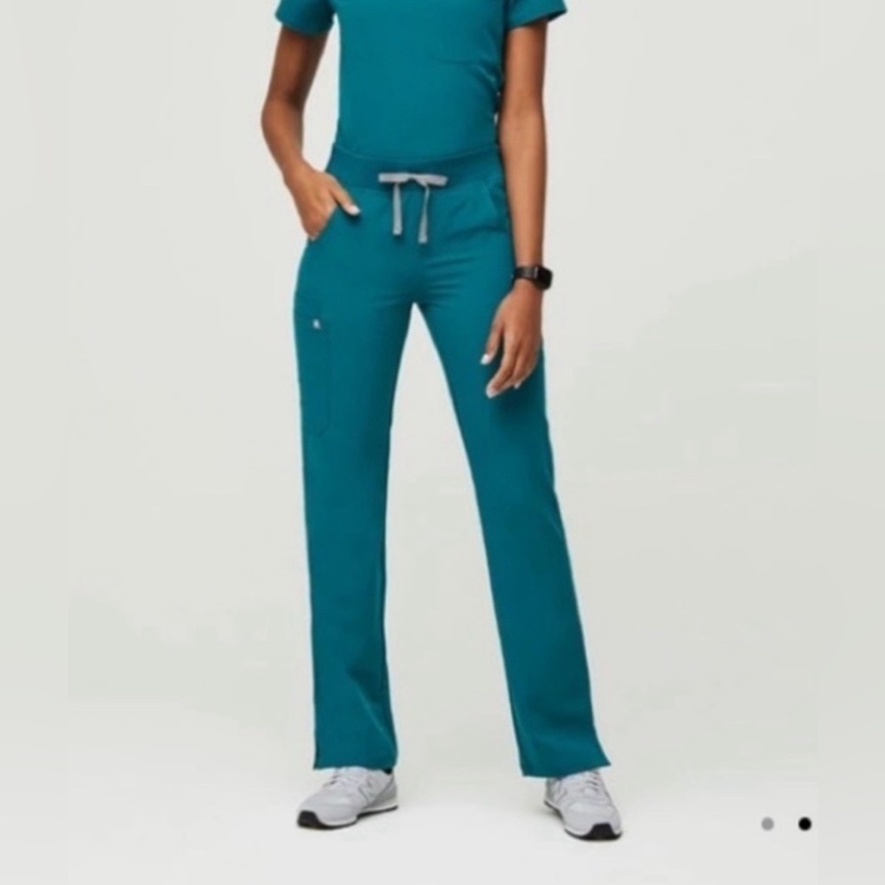 💙💚 FIGS Women’s Kade Cargo Scrub Pants Pacific Blue Size Medium Regular